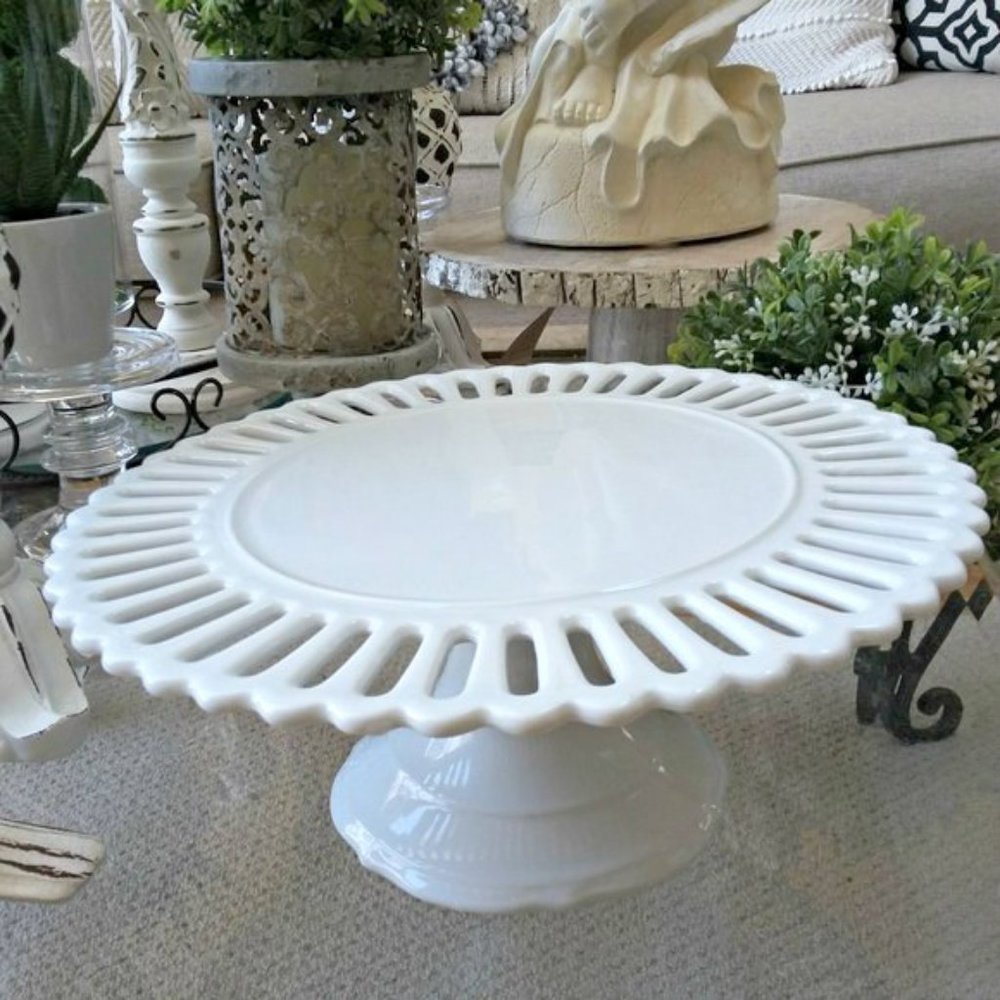 WHITE Farmhouse COTTAGE Openwork RISER Stand